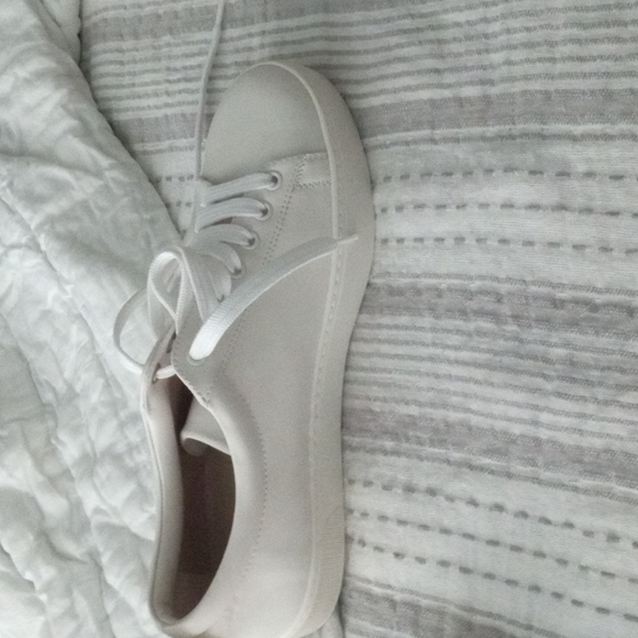 Stuart Weitzman - Picture 3 of 8